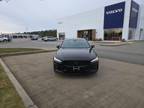 2024 Volvo S60 B5 Plus Black Edition
