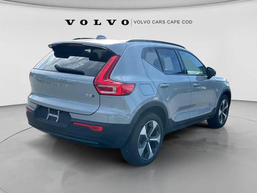 Gray 2024 Volvo XC40 B5 Plus Dark Theme