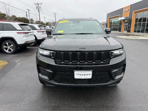 Diamond Black 2025 Jeep Grand Cherokee Laredo