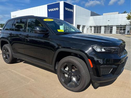 Diamond Black 2025 Jeep Grand Cherokee Laredo