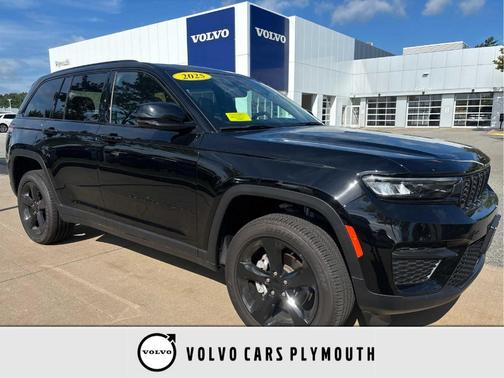 Diamond Black 2025 Jeep Grand Cherokee Laredo