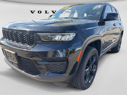 Diamond Black 2025 Jeep Grand Cherokee Laredo