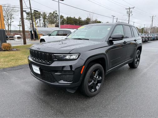 Diamond Black 2025 Jeep Grand Cherokee Laredo