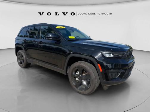 Diamond Black 2025 Jeep Grand Cherokee Laredo