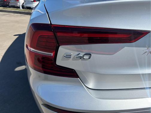 Bright Silver Metallic 2022 Volvo S60 MOMENTUM