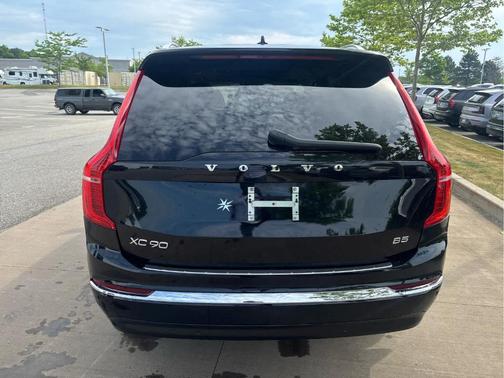 Onyx Black Metallic 2024 Volvo XC90 B5 Core Bright Theme