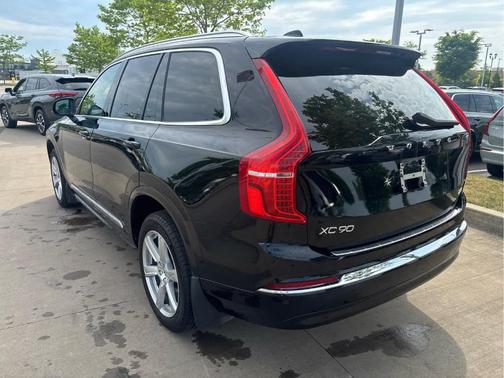 Onyx Black Metallic 2024 Volvo XC90 B5 Core Bright Theme