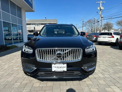 Onyx Black Metallic 2024 Volvo XC90 B5 Core Bright Theme