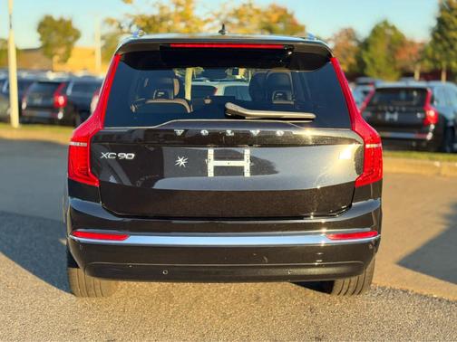 2024 Volvo XC90 Recharge Plug-In Hybrid T8 Ultimate Bright Theme 7-Seater