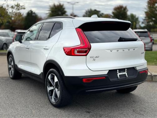 2024 Volvo XC40 B5 Plus Dark Theme