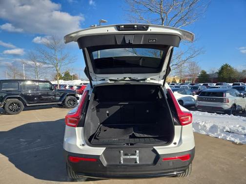 2024 Volvo XC40 B5 Plus Dark Theme