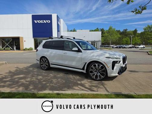 Mineral White Metallic 2023 BMW X7 xDrive40i