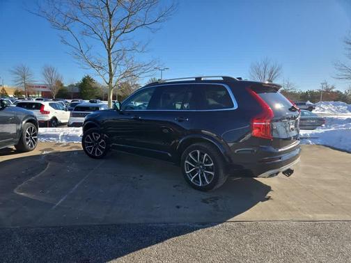 2019 Volvo XC90 T6 Momentum