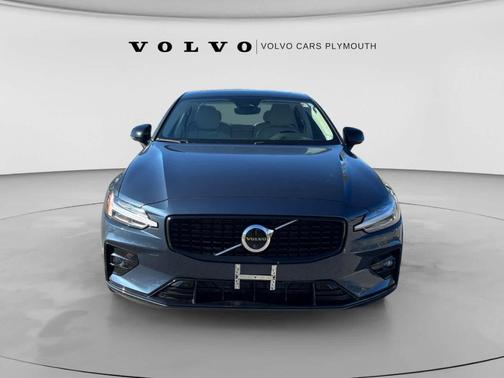 Denim Blue Metallic 2024 Volvo S60 B5 Plus Dark Theme
