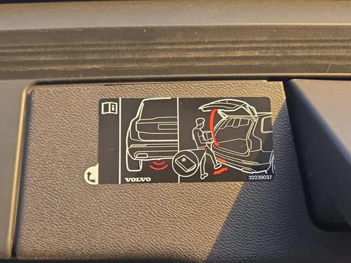 2021 Volvo XC60 T6 Momentum