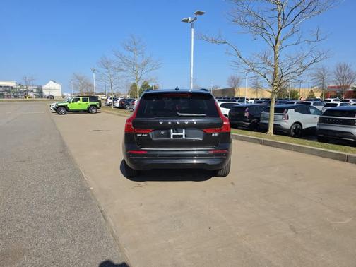 Onyx Black Metallic 2023 Volvo XC60 B5 Core