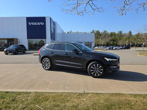 Onyx Black Metallic 2023 Volvo XC60 B5 Core