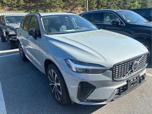 Gray 2024 Volvo XC60 B5 Plus Dark Theme