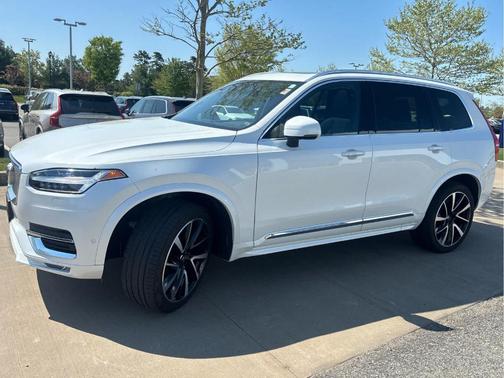 White 2023 Volvo XC90 B6 Plus 7-Seater