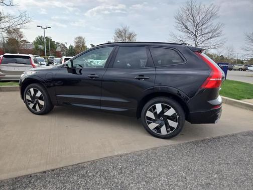 2025 Volvo XC60 Plug-In Hybrid T8 Plus