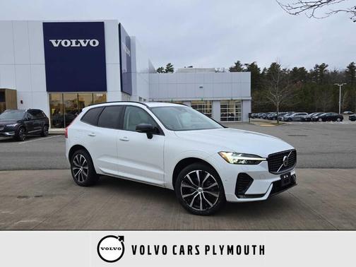 2023 Volvo XC60 B5 Plus Dark Theme