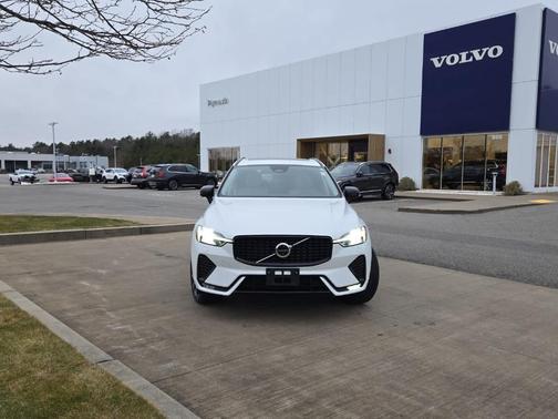 2023 Volvo XC60 B5 Plus Dark Theme