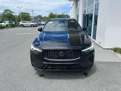 2025 Volvo XC60 B5 Ultra Black Edition