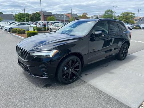 2025 Volvo XC60 B5 Ultra Black Edition