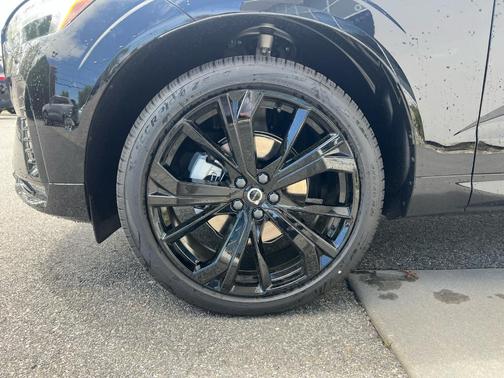 2025 Volvo XC60 B5 Ultra Black Edition