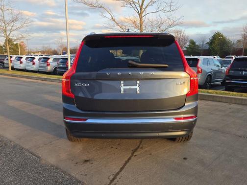 2024 Volvo XC90 B5 Core Bright Theme