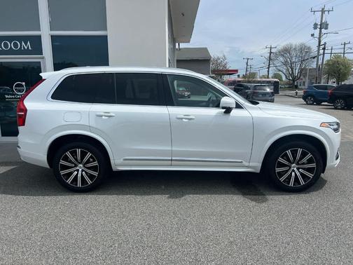 2025 Volvo XC90 B5 Core