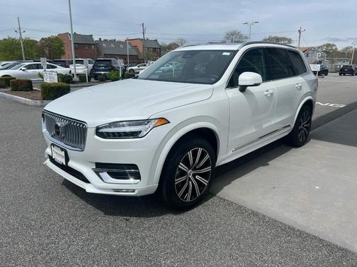 2025 Volvo XC90 B5 Core