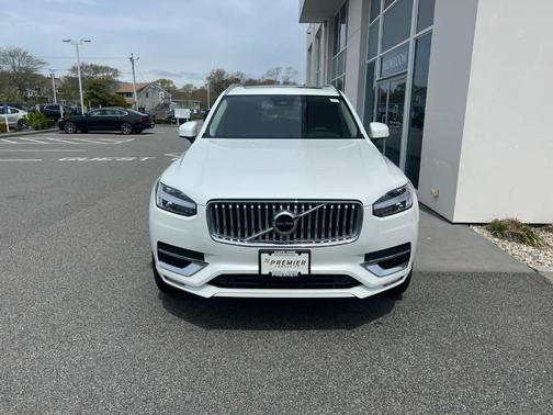 2025 Volvo XC90 B5 Core