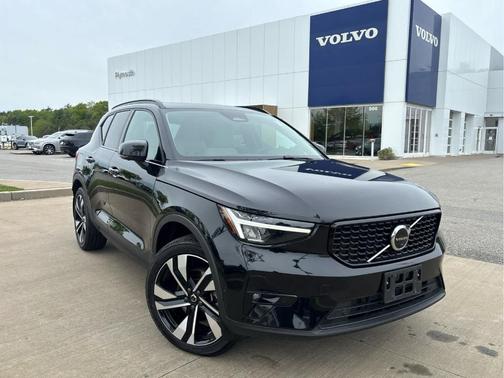Black 2023 Volvo XC40 B5 Plus Dark Theme