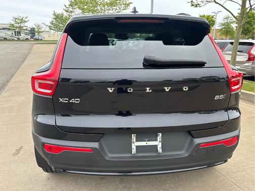 Black 2023 Volvo XC40 B5 Plus Dark Theme