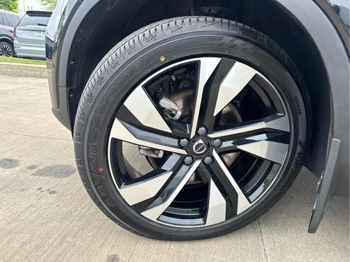 Black 2023 Volvo XC40 B5 Plus Dark Theme