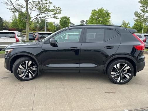Black 2023 Volvo XC40 B5 Plus Dark Theme