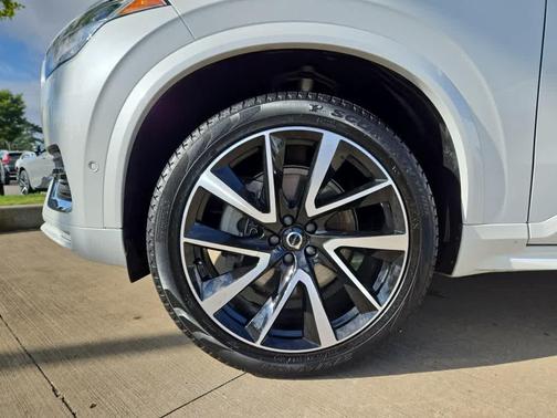 2024 Volvo XC90 B6 Plus Bright Theme 6-Seater