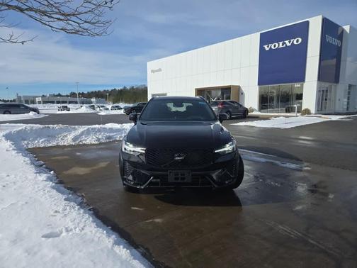 2026 Volvo XC60 B5 Ultra Black Edition