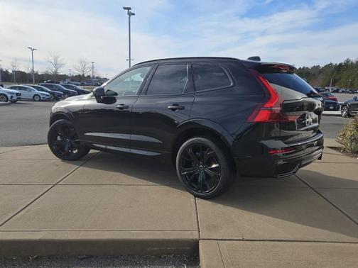 2026 Volvo XC60 B5 Ultra Black Edition