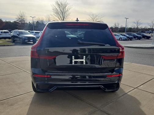 2026 Volvo XC60 B5 Ultra Black Edition