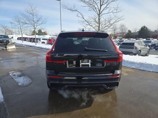 2026 Volvo XC60 B5 Ultra Black Edition