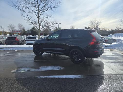 2026 Volvo XC60 B5 Ultra Black Edition