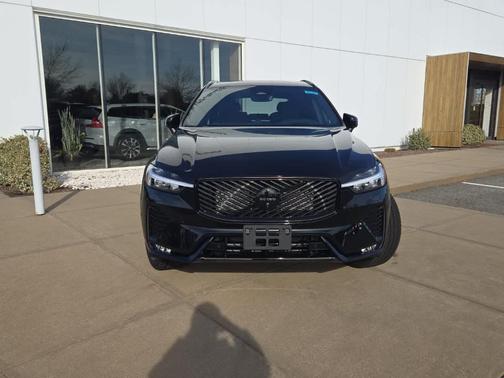 2026 Volvo XC60 B5 Ultra Black Edition