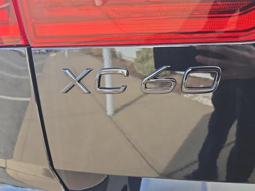2026 Volvo XC60 B5 Ultra Black Edition
