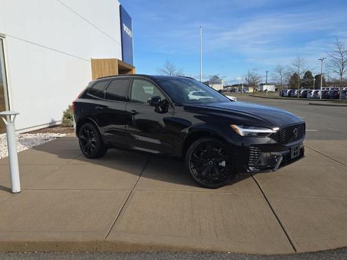 2026 Volvo XC60 B5 Ultra Black Edition