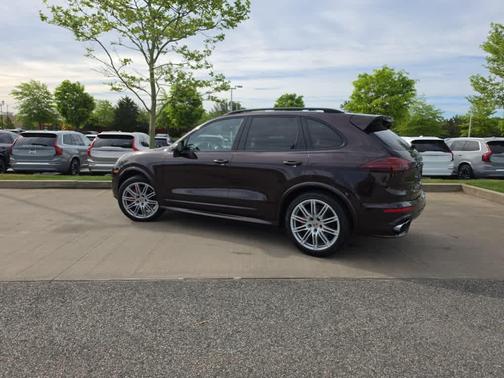 Carmine Red 2016 Porsche Cayenne Turbo