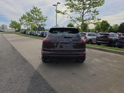 Carmine Red 2016 Porsche Cayenne Turbo