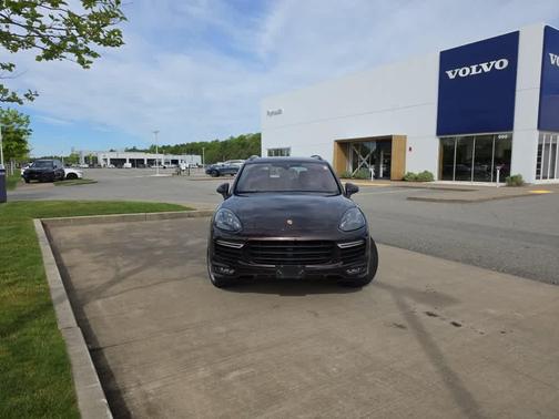 Carmine Red 2016 Porsche Cayenne Turbo