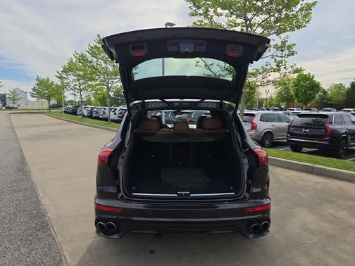 Carmine Red 2016 Porsche Cayenne Turbo